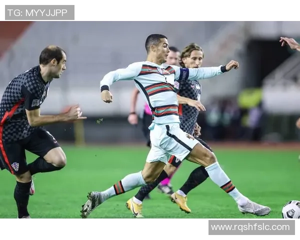 《球星附体足球：当传奇球员重生在绿茵场上》