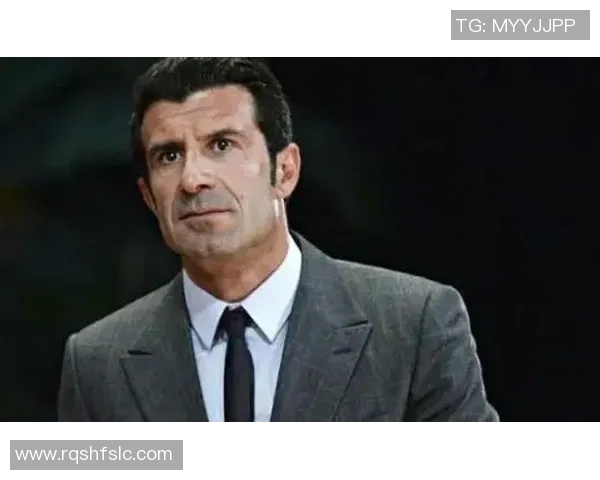 足球巨星化身慈祥老头形象展现别样人生魅力与温暖风采